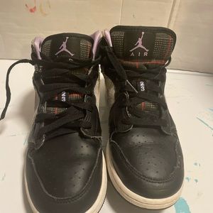 Air Jordan 1 Mid SE "Houndstooth"